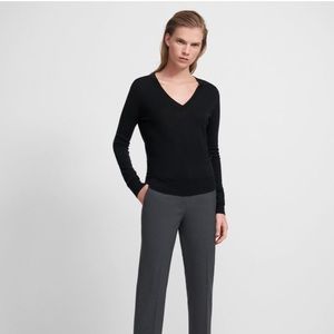 Black THEORY women’s v neck merino wool sweater S